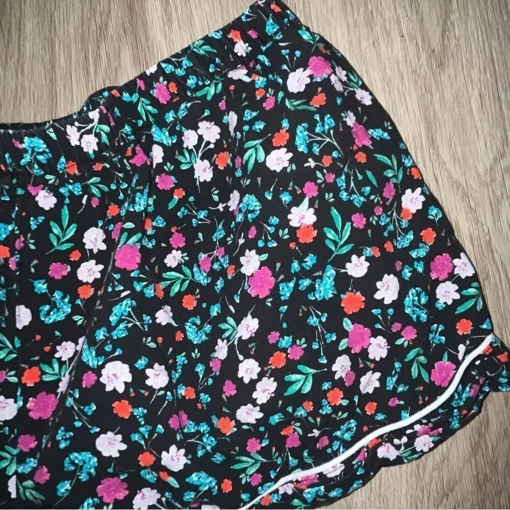 Women's Floral Print Pajama Shorts - Picture 3 of 7